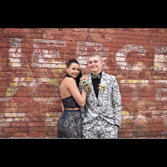 SIZE 2/4 PROM DRESS - Picture 2 of 4